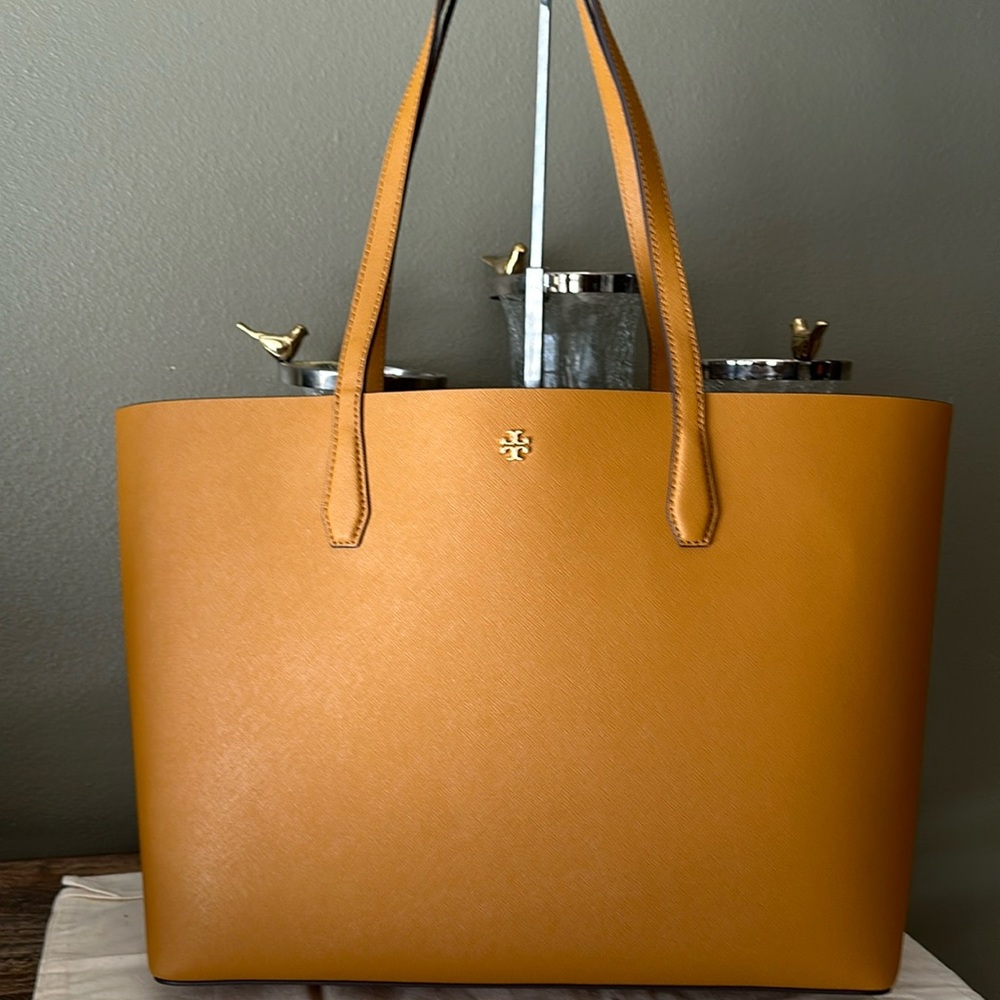 Tory Burch blake saffiano tote - Picture 2 of 5